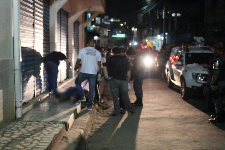 Mulher é morta a tiros na frente do filho em Manaus