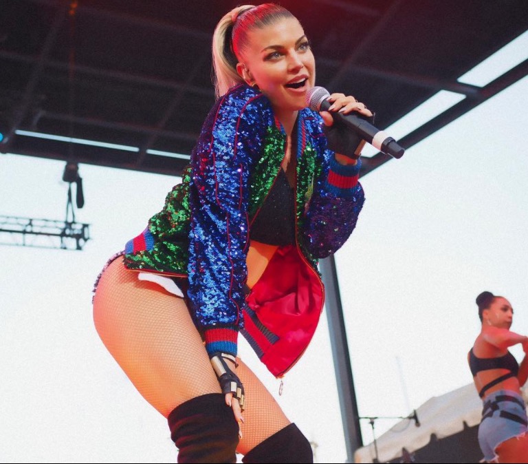 Aos 42 anos, Fergie posta foto nua e impressiona com corpão