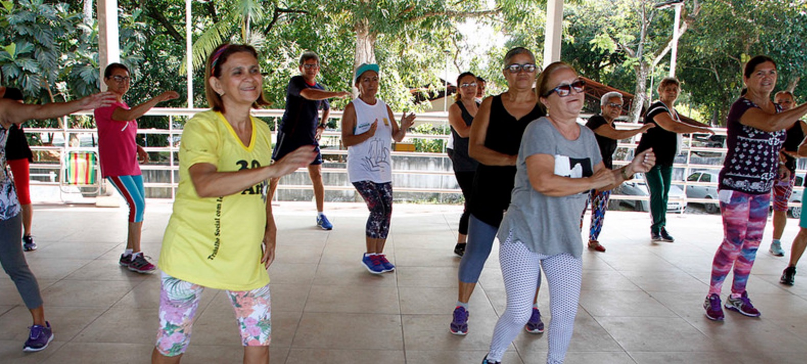 Aulas de zumba são oferecias para aposentados em Manaus 