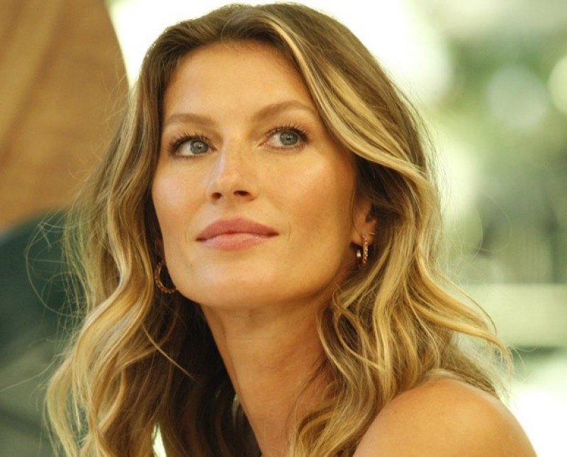 Conheça modelo de 15 anos que é sósia de Gisele Bündchen