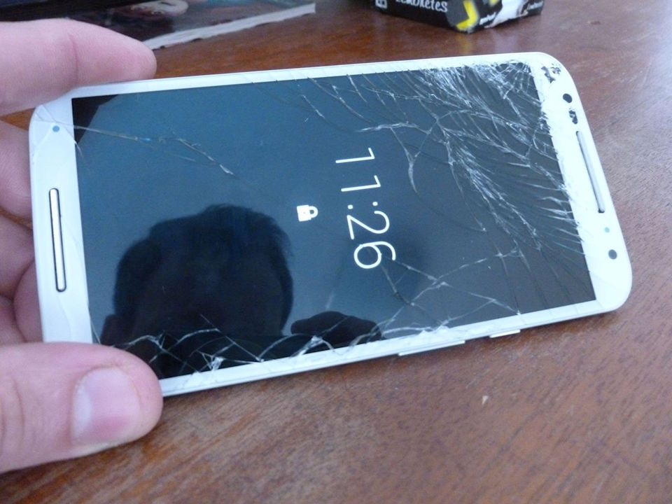 Empresa de celular patenteia tela capaz de se regenerar em caso de quebra