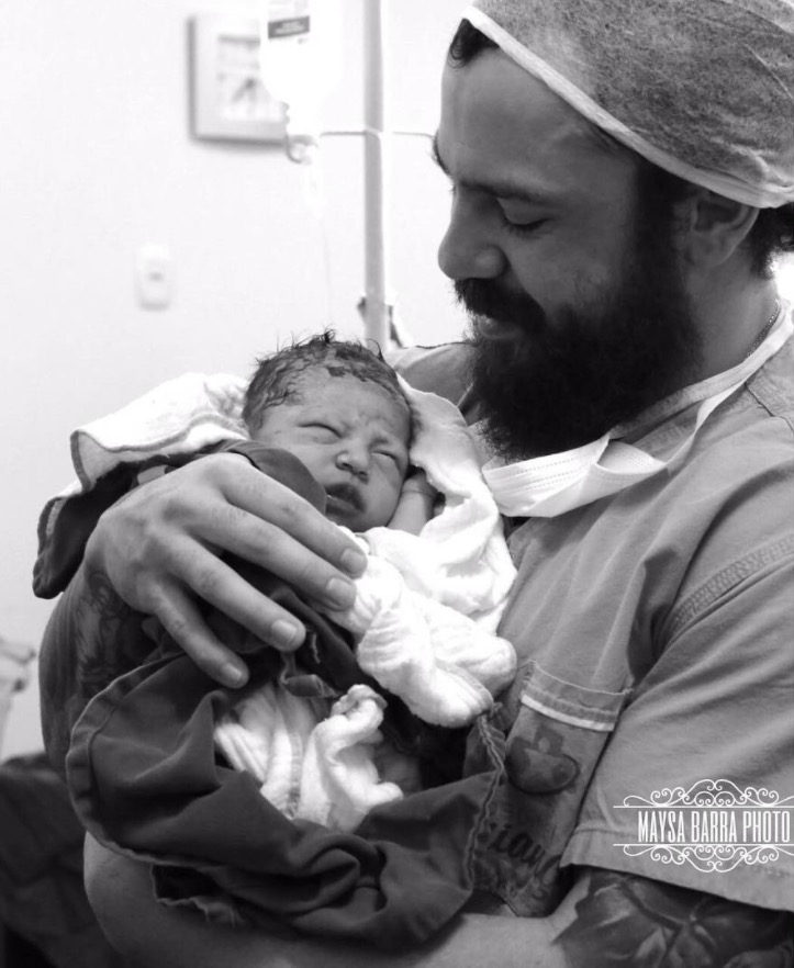 Mateus, da Jorge & Mateus, anuncia nascimento de filho e mostra rostinho 