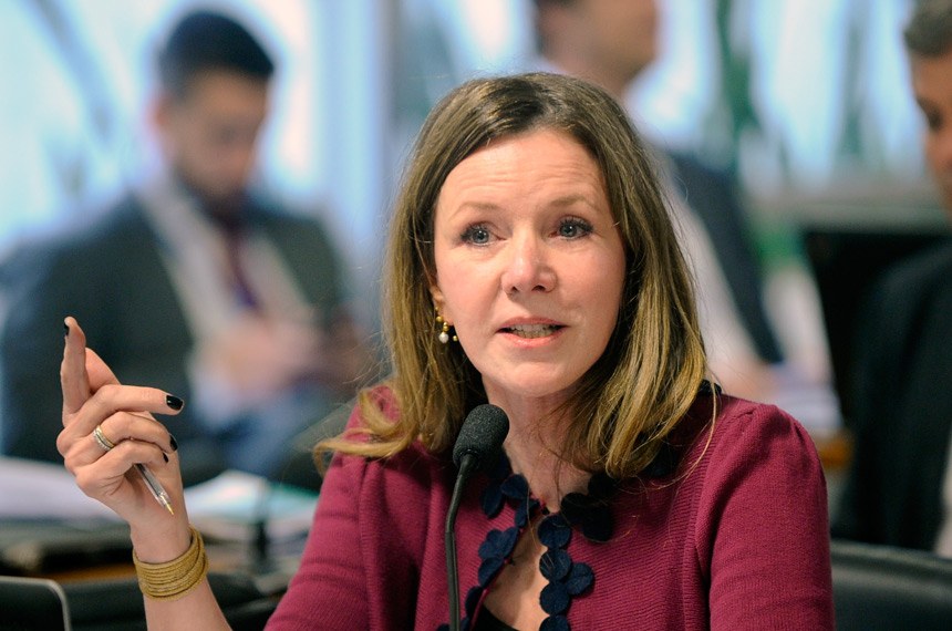 STF determina que Polícia Federal investigue Vanessa Grazziotin em caso de Caixa 2