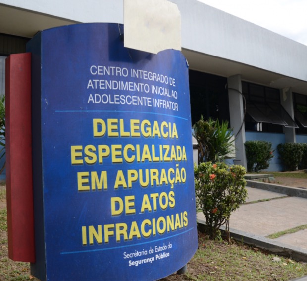 Após ser rastreado com celular roubado, adolescente é apreendido em avenida de Manaus