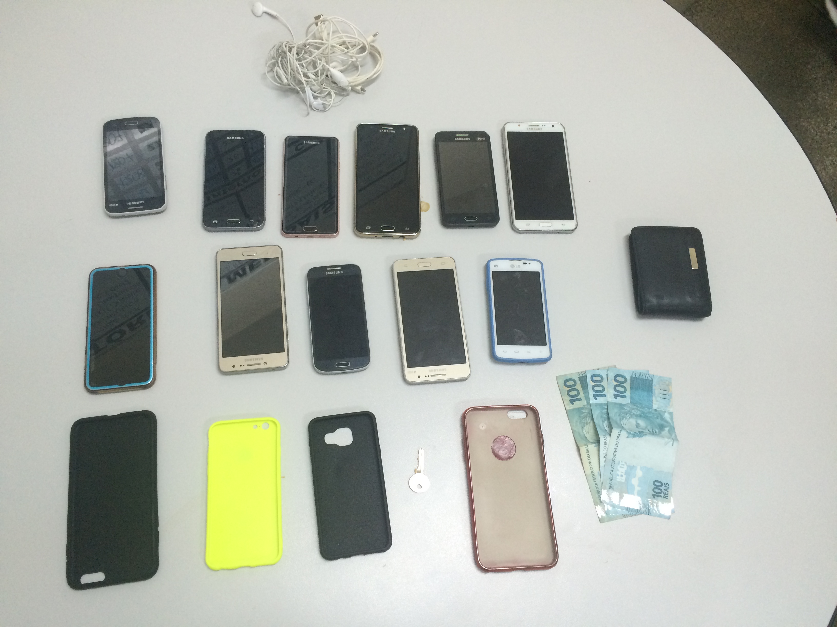 Sobe para 9 agentes penitenciários envolvidos em esquema para levar celulares a detentos na UPP