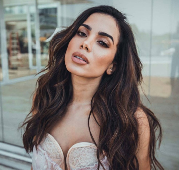 Anitta arrasa nos vocais e impressiona com nova música em inglês; ouça