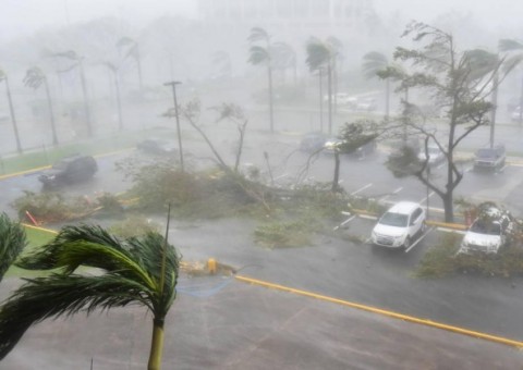 Furacão Maria enfraquece para categoria 2, mas pode ganhar força