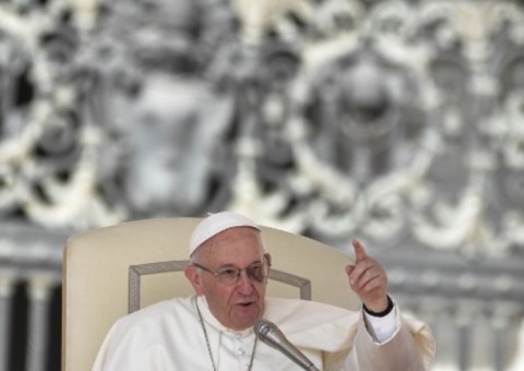 Papa anuncia fim da possibilidade de recurso para padres que cometem abusos 