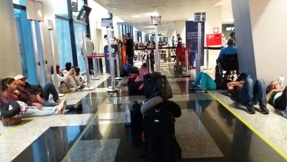 Neblina fecha aeroporto e deixa passageiros ilhados em Manaus
