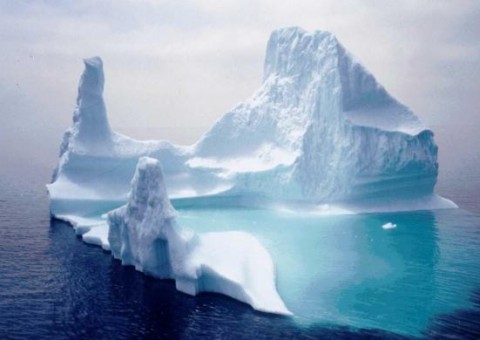 Iceberg quatro vezes maior que Manhattan se desprende da Antártica