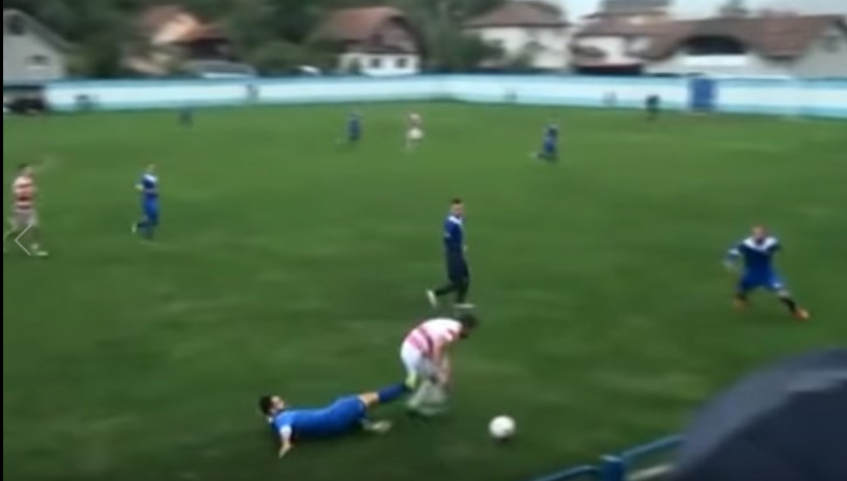 Jogador profissional fica sem testículo durante jogo de futebol 