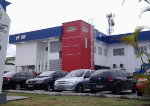 Grupo rouba carro e faz mulher refém durante arrastões em Manaus