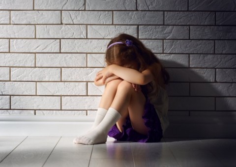 Homem obriga menina de 10 anos a ver pornografia para depois estuprá-la 