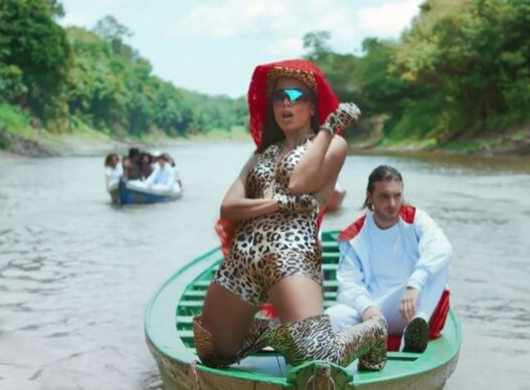  Anitta fala sobre experiência de clipe no Amazonas: 'senti uma coisa tão louca'