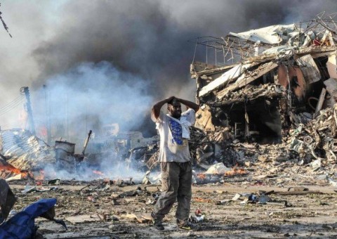 Ataques com carros bomba matam ao menos 22 pessoas na Somália     