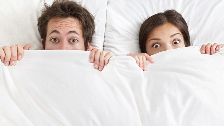 5 mitos sobre sexo que continuam enganando muita gente. Saiba quais: