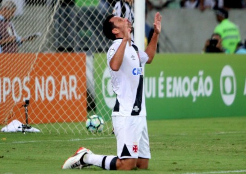 Nenê marca e garante vitória do Vasco no clássico contra o Botafogo