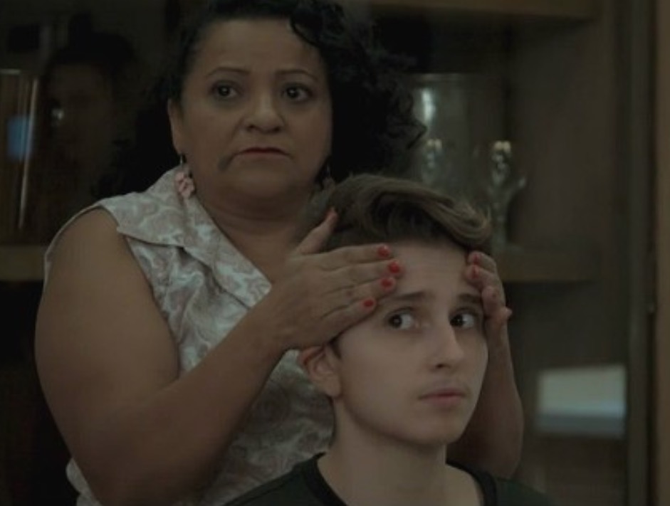 Atriz de Manaus usa dons espirituais e benze elenco de ‘A Força do Querer’ 