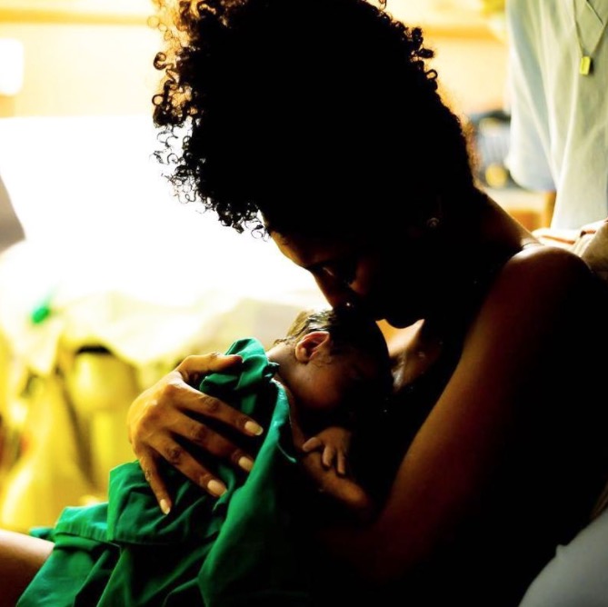 Sheron Menezzes mostra primeira foto do filho recém-nascido