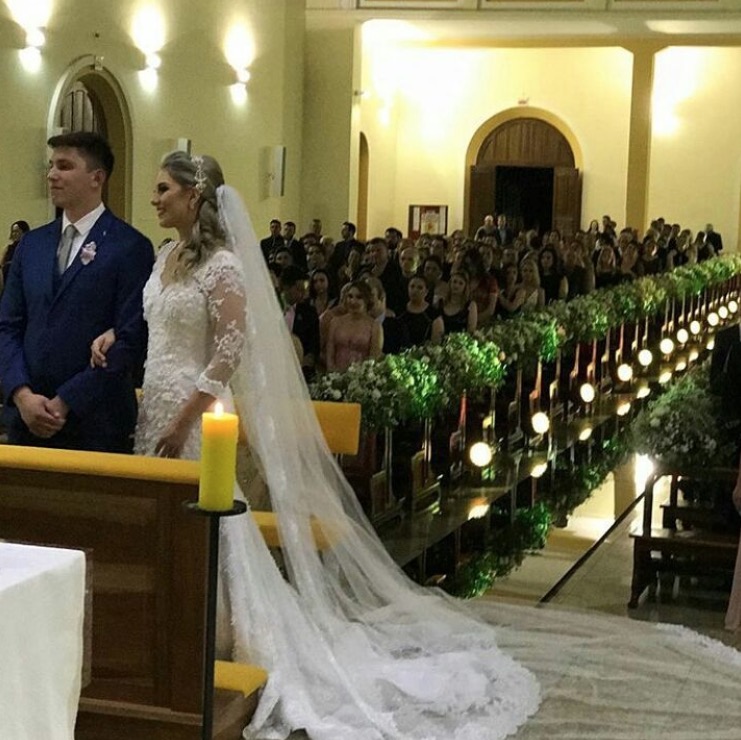 Ex-goleiro Follmann se casa quase um ano após tragédia da Chapecoense; veja fotos