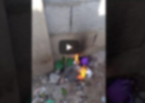 Suposto brinquedo 'amaldiçoado' assombra criança e inesperado acontece ao mãe tentar destruí-lo