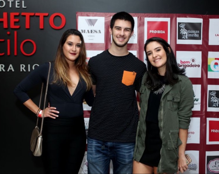 Trigêmeos de Fátima Bernardes completam 20 anos e fazem festão