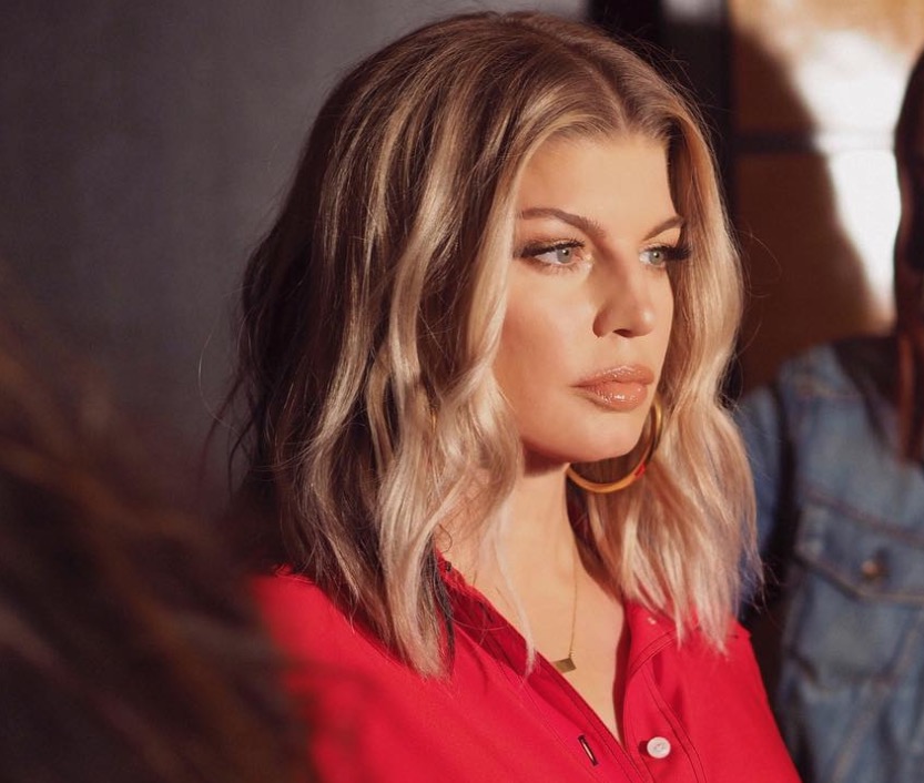   Fergie cai no choro ao falar sobre divórcio de Josh Duhamel