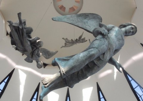 Veterinário é preso em flagrante após se masturbar ao lado de imagem religiosa em igreja