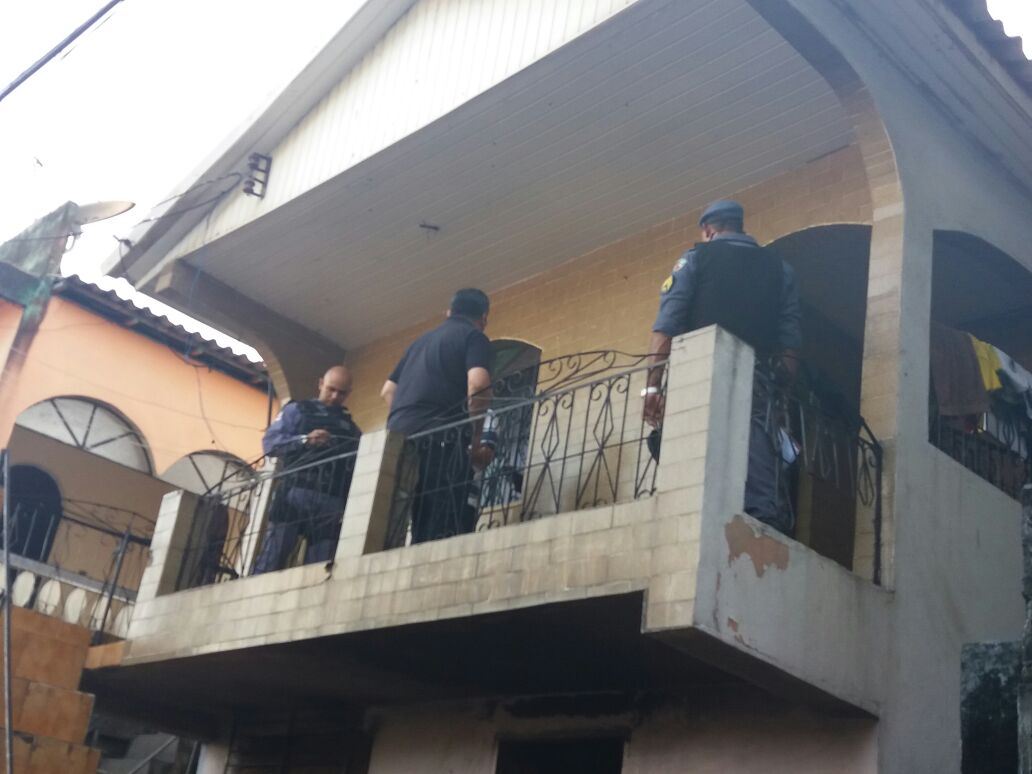 Mulher ouve gritos de socorro e encontra vizinho morto com tiro na boca em Manaus