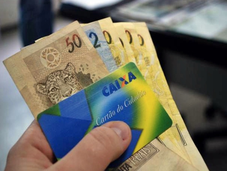 Caixa paga na sexta-feira abono do PIS para trabalhador nascido em novembro