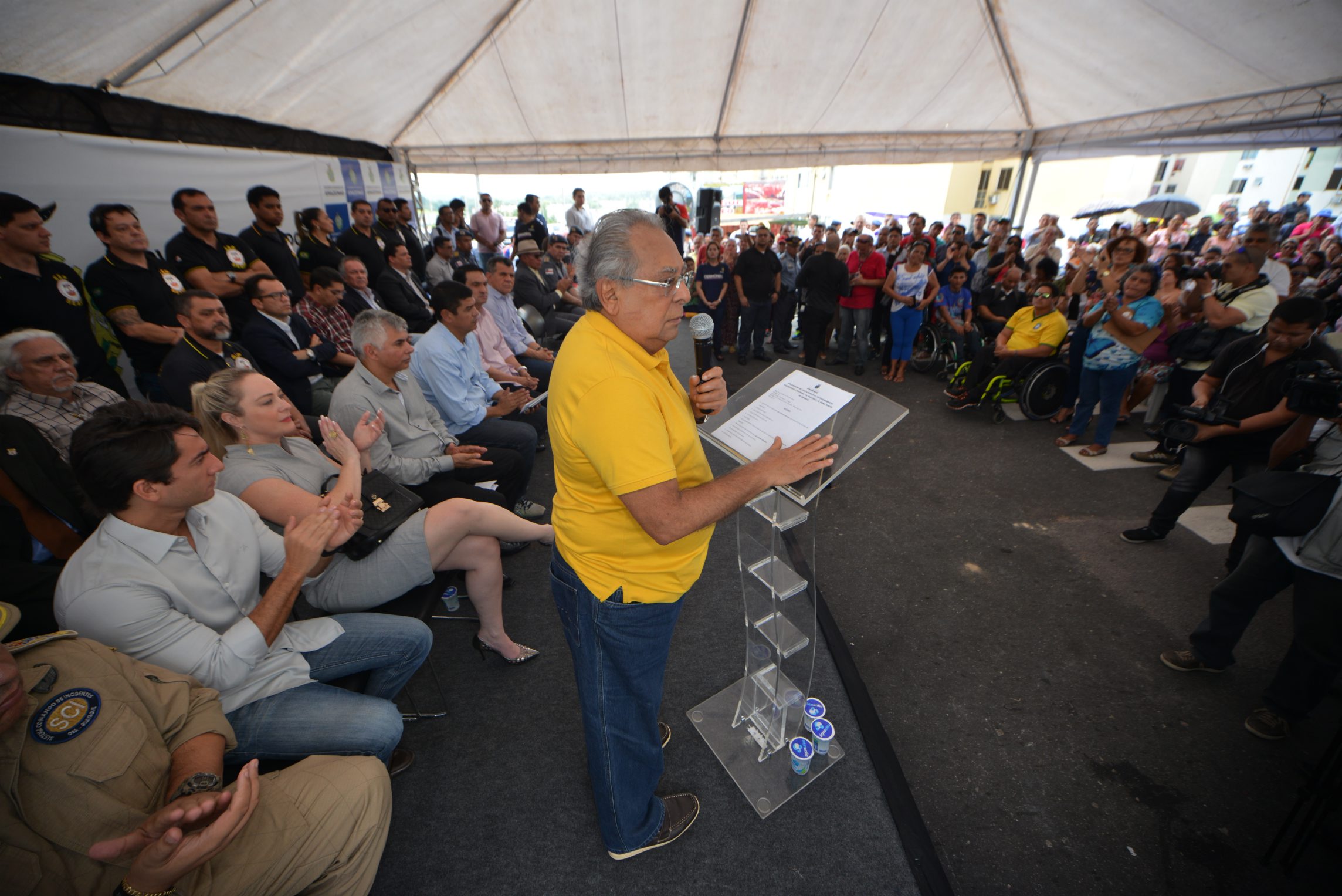 Amazonino faz discurso de impacto durante cerimônia de entrega de viaturas em Manaus