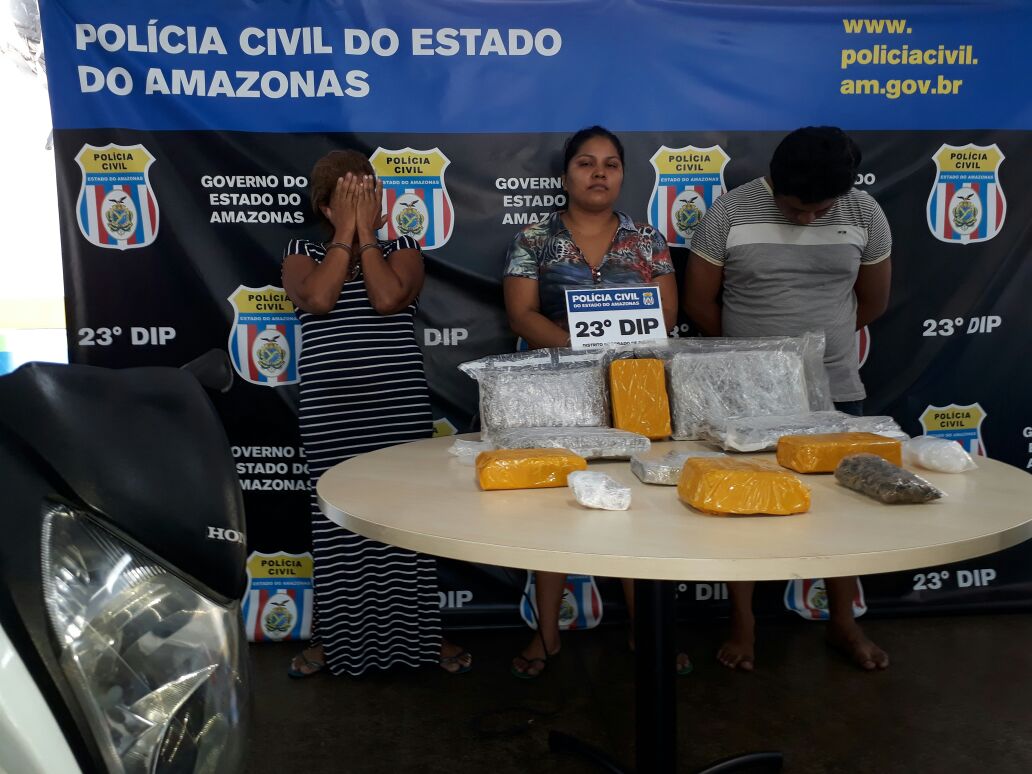 Acusados de 'alimentar' praça do Caranguejo, casal é preso com 10kg de drogas em Manaus