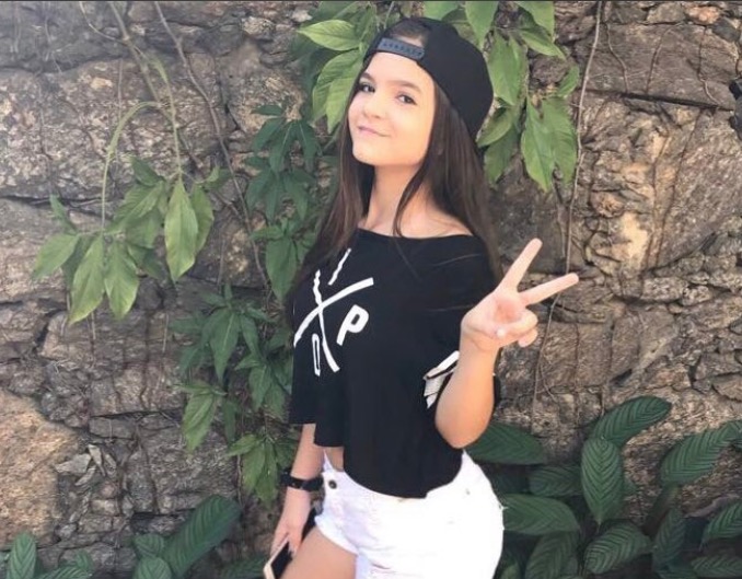 Aos 13, Mel Maia assume primeiro namoro