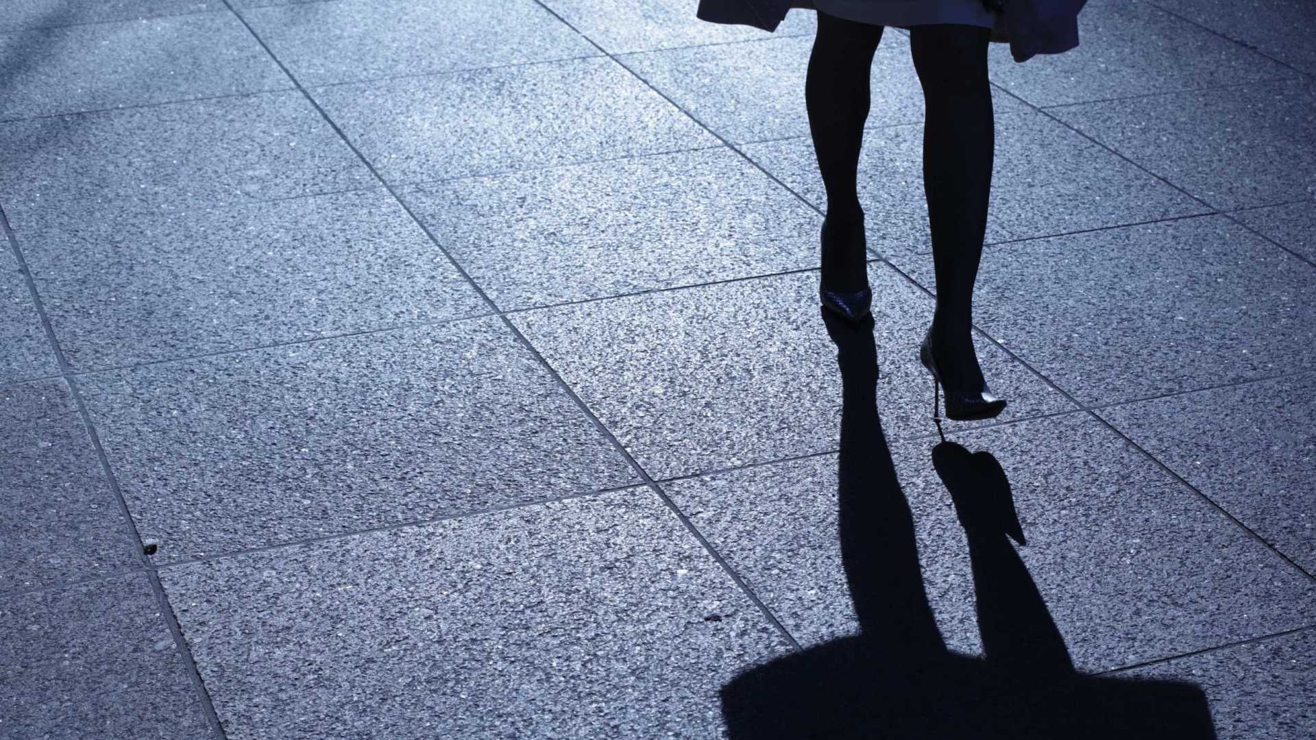 Homem se passa por cliente e tenta estuprar corretora imobiliária