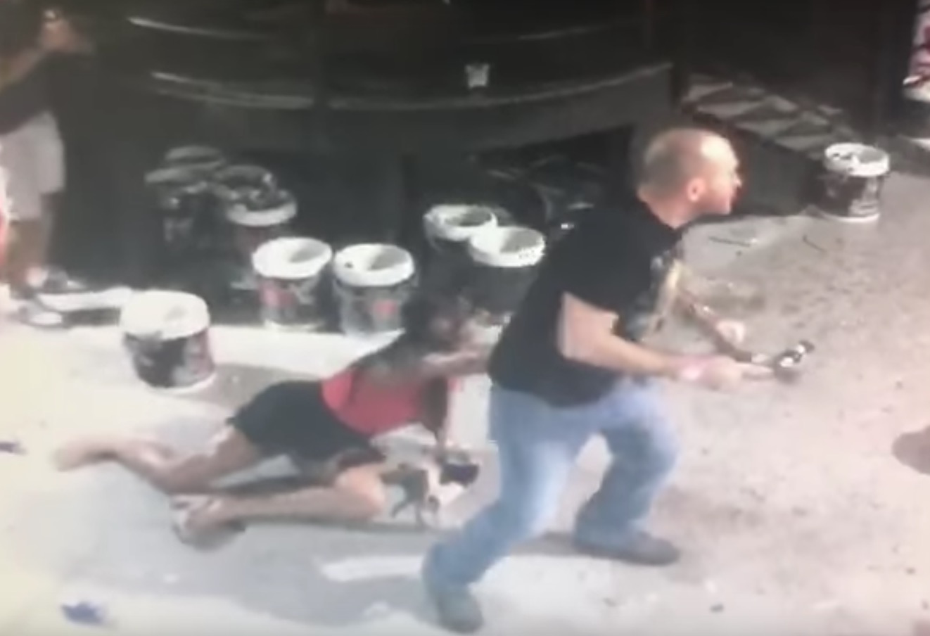  Ferida no chão, Fabíola viu o marido morrer