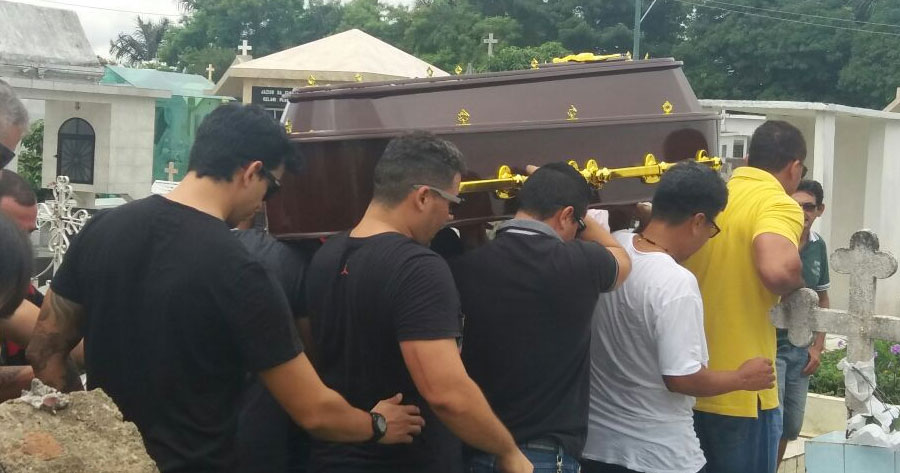 Homenagens e pedido de justiça marcam enterro de advogado morto no Porão