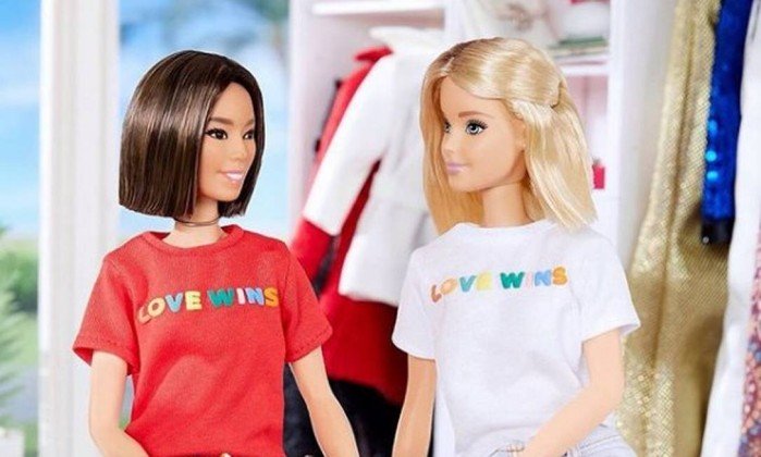 Barbie veste camisa com slogan de campanha pelo casamento gay