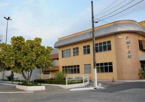 Irmão de vítimas da raiva humana é internado com sintomas da doença em Manaus