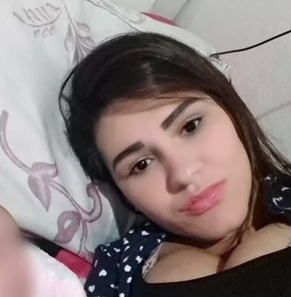 Mulher crava faca no peito da prima durante festa em sítio