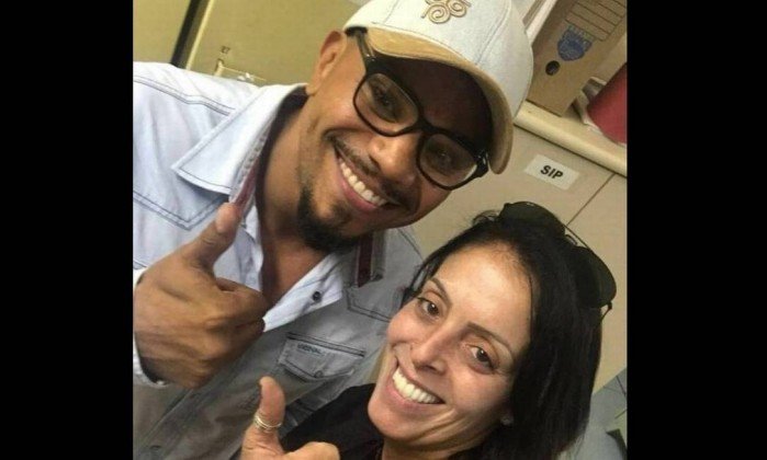 Policial que tirou foto com Rogério 157 também fez selfie com cantor Naldo