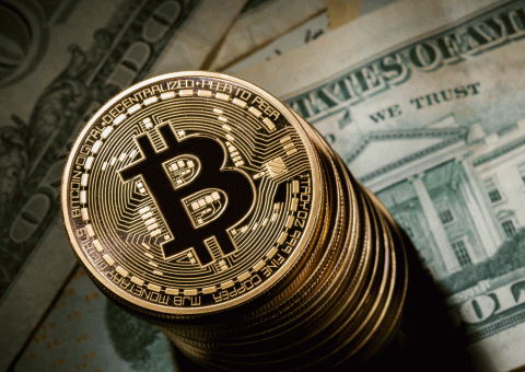 Bitcoin bate quarto recorde em dois dias e supera US$ 15 mil