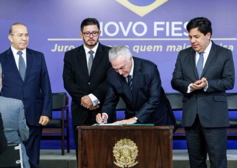 Temer sanciona novo Fies e diz que medida é exemplo de educação para o século 21