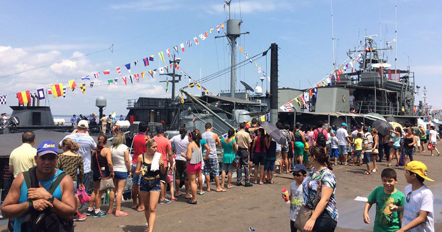 Marinha do Brasil abre navios para visitação no Porto de Manaus