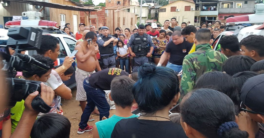 Homem é assassinado com 5 tiros após ser perseguido por pistoleiro em Manaus