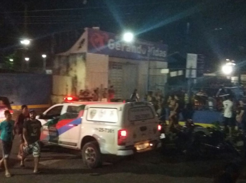 Irmãos mortos em chacina são velados em igreja de Manaus