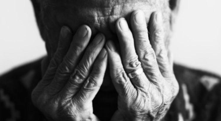 Após discussão, idoso é espancado com pedaço de madeira em Manaus