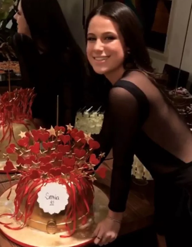 Caçula de Claudia Raia, Sophia Raia completa 15 anos e ganha festa