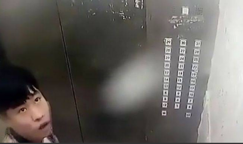 Homem faz xixi dentro de elevador e o pior acontece
