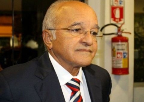 Ex-governador José Melo segue para cadeia e pode passar Natal na prisão