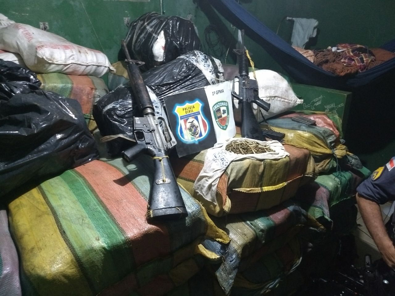 Na calada da noite, Polícia apreende mais de 1 tonelada de drogas no Amazonas